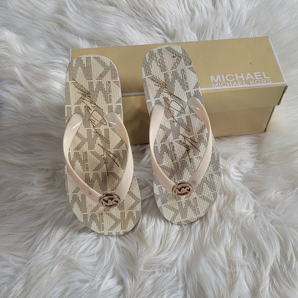 Michael Kors Shoes - Michael Kors Women's Cream & Black Jet Set Print Rubber MK Flip Flop Sandals 6M